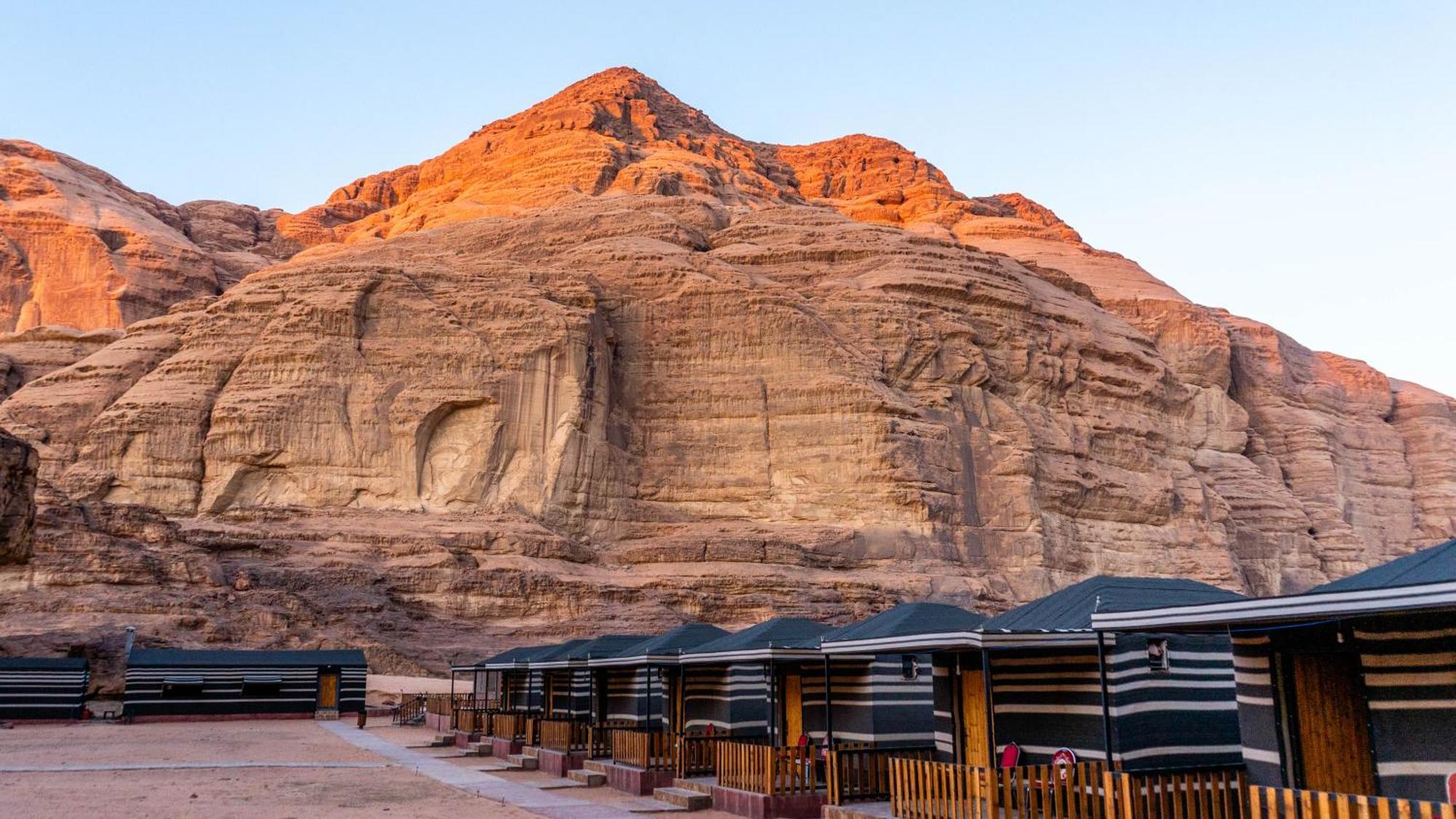 Salman Zwaidh Camp Hotel Wadi Rum Ngoại thất bức ảnh