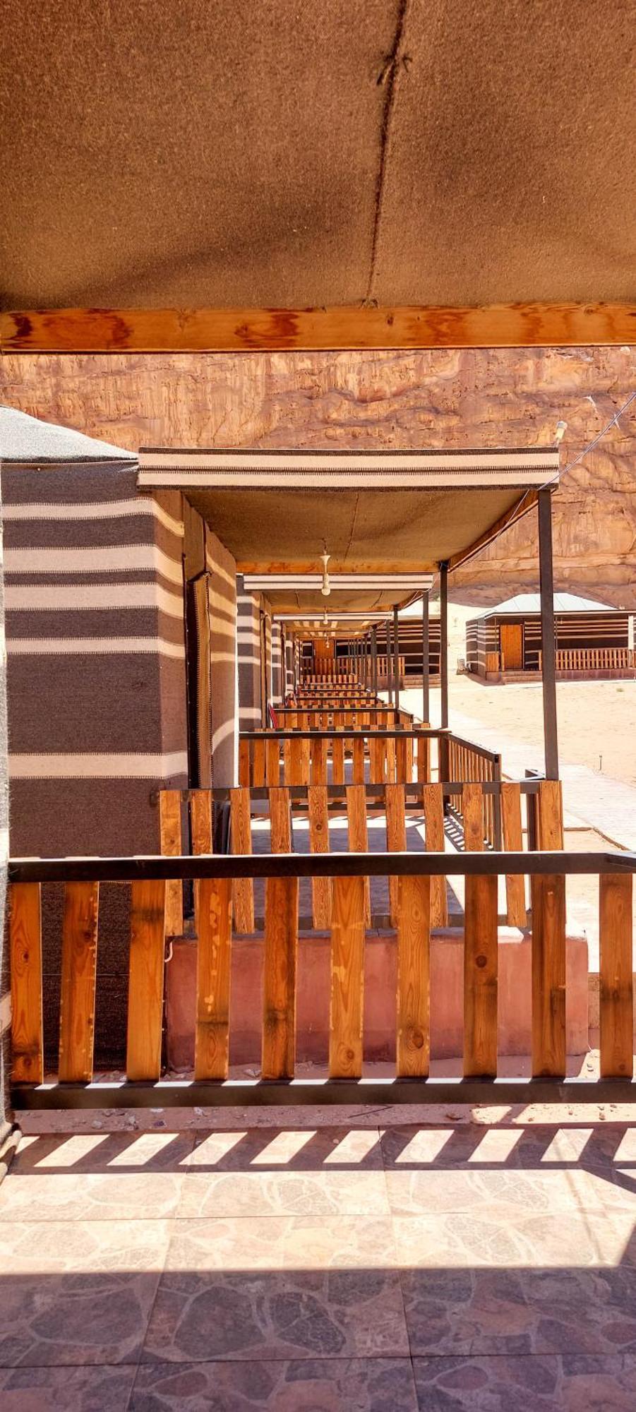 Salman Zwaidh Camp Hotel Wadi Rum Ngoại thất bức ảnh