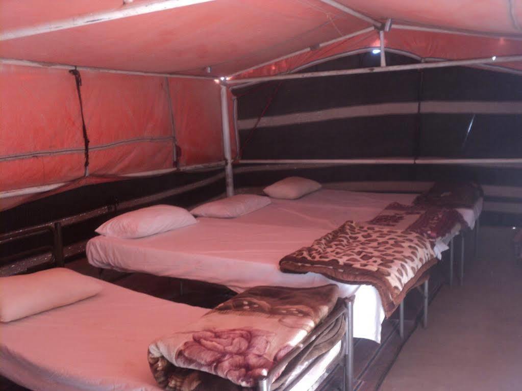 Salman Zwaidh Camp Hotel Wadi Rum Ngoại thất bức ảnh