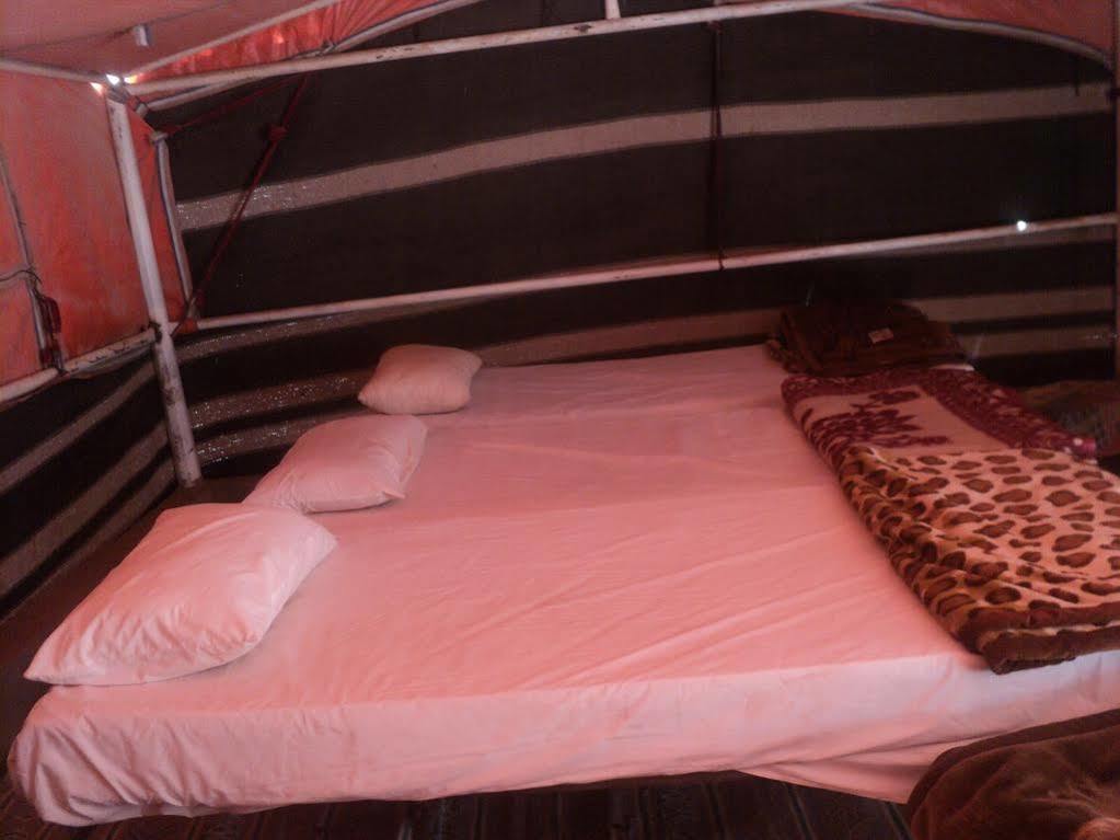 Salman Zwaidh Camp Hotel Wadi Rum Ngoại thất bức ảnh