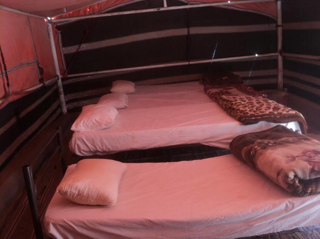 Salman Zwaidh Camp Hotel Wadi Rum Ngoại thất bức ảnh